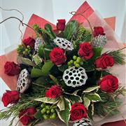 SANTA BABY (12 Red Roses)