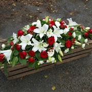 CLASSIC RED &amp; WHITE COFFIN TOP